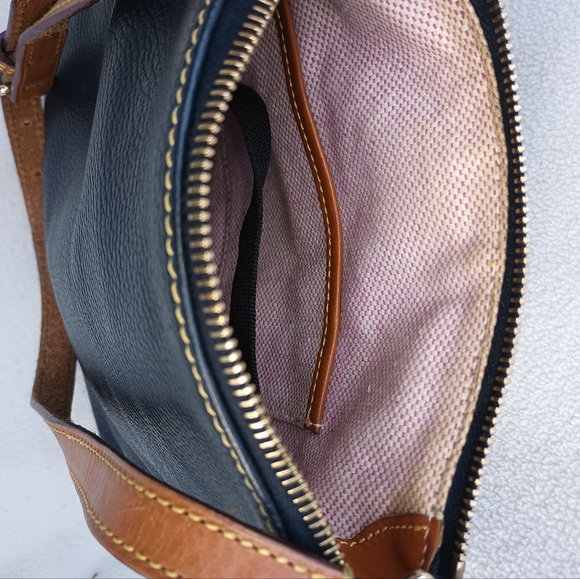 Dooney and Bourke Dillen letter carrier - Picture 5 of 10